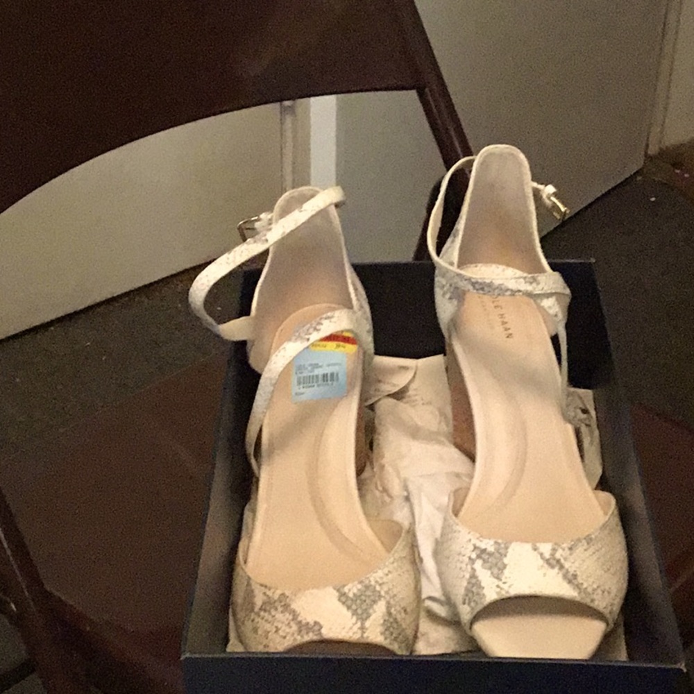 Chalk snake print sandals